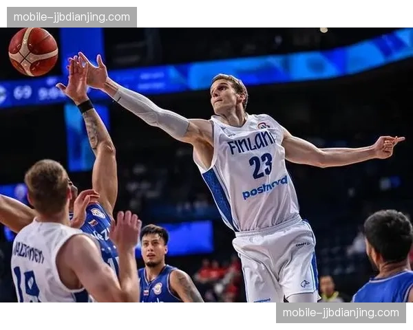 爵士进攻端过于依赖外线投射 内线杀伤不足导致得分方式单一